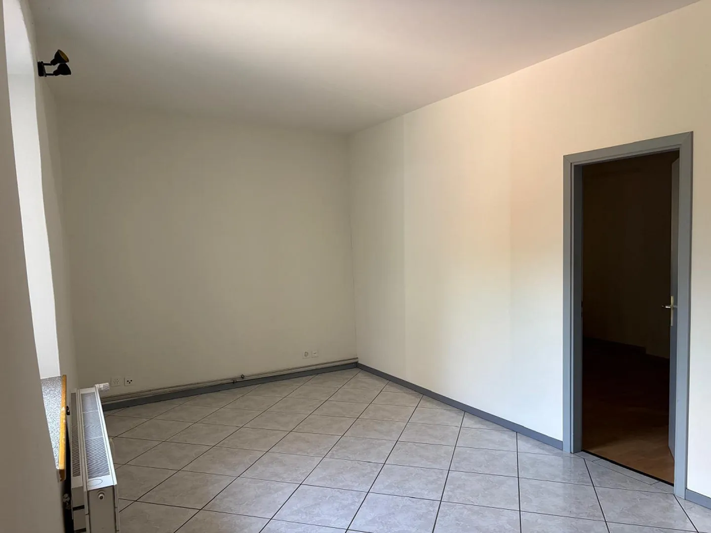Appartamento di 2.5 locali con parcheggio - Foto 7 di 11