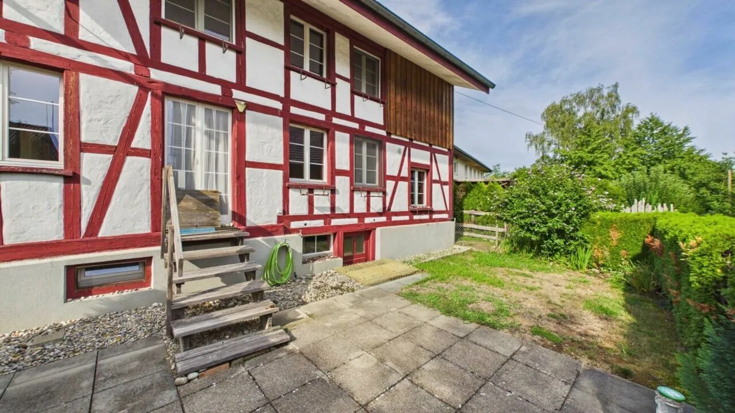 Detached House in Sulgen - Photo 1 of 10