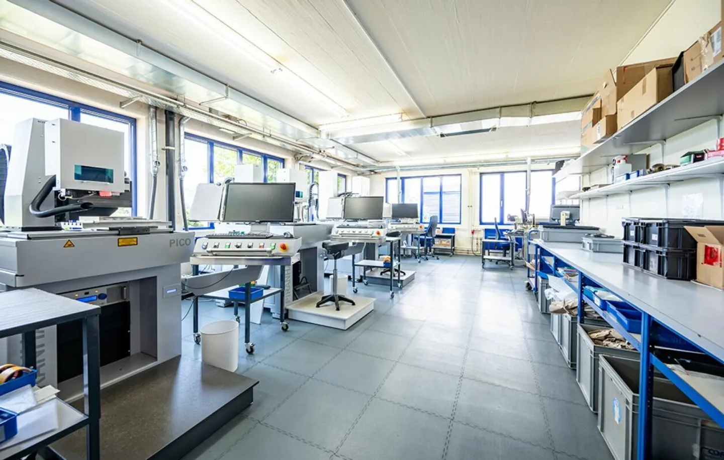Proprietà commerciale con uffici, produzione, magazzino e appartamento loft esclusivo - Foto 4 di 18