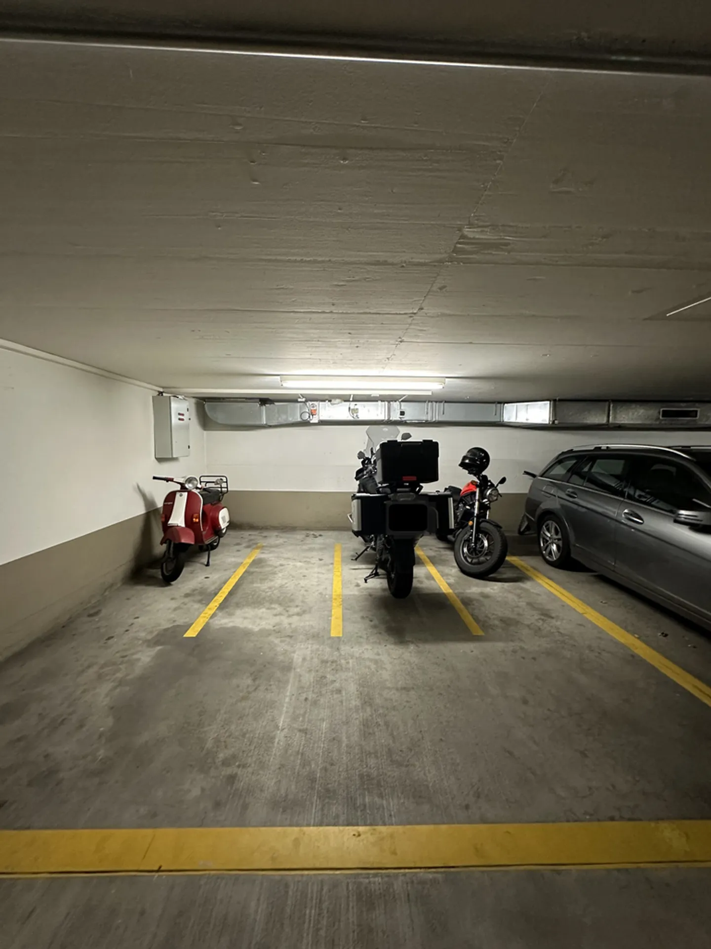 Motorradparkplatz - Foto 2 von 3