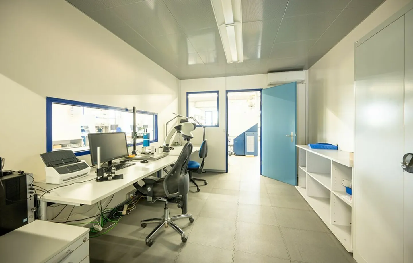 Proprietà commerciale con uffici, produzione, magazzino e appartamento loft esclusivo - Foto 7 di 18