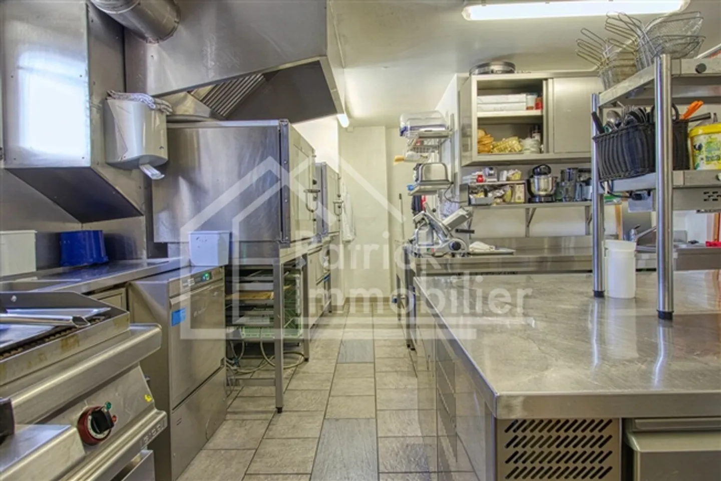 «Mehrfamilienhaus mit Café-Restaurant» - Foto 3 von 13