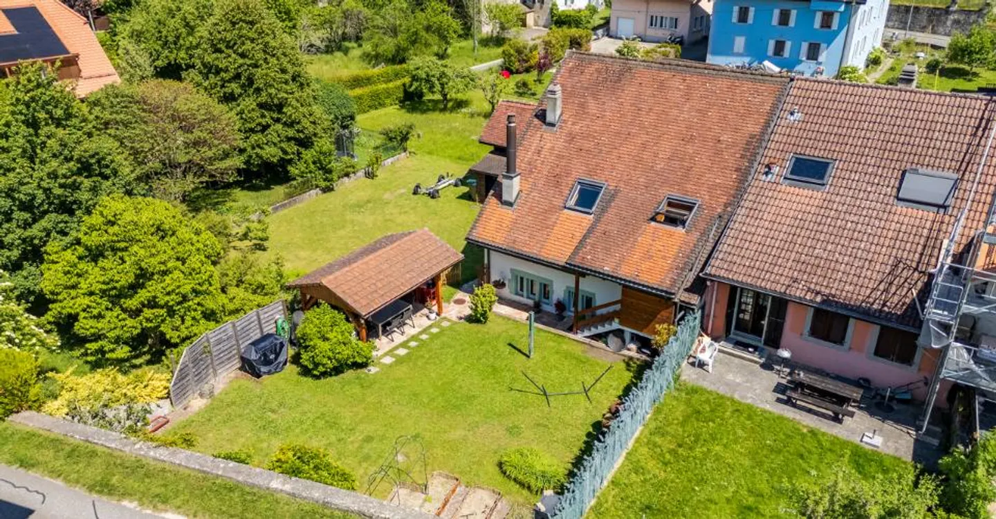 Incantevole appartamento duplex di 5,5 locali in una fattoria ristrutturata - Foto 6 di 11