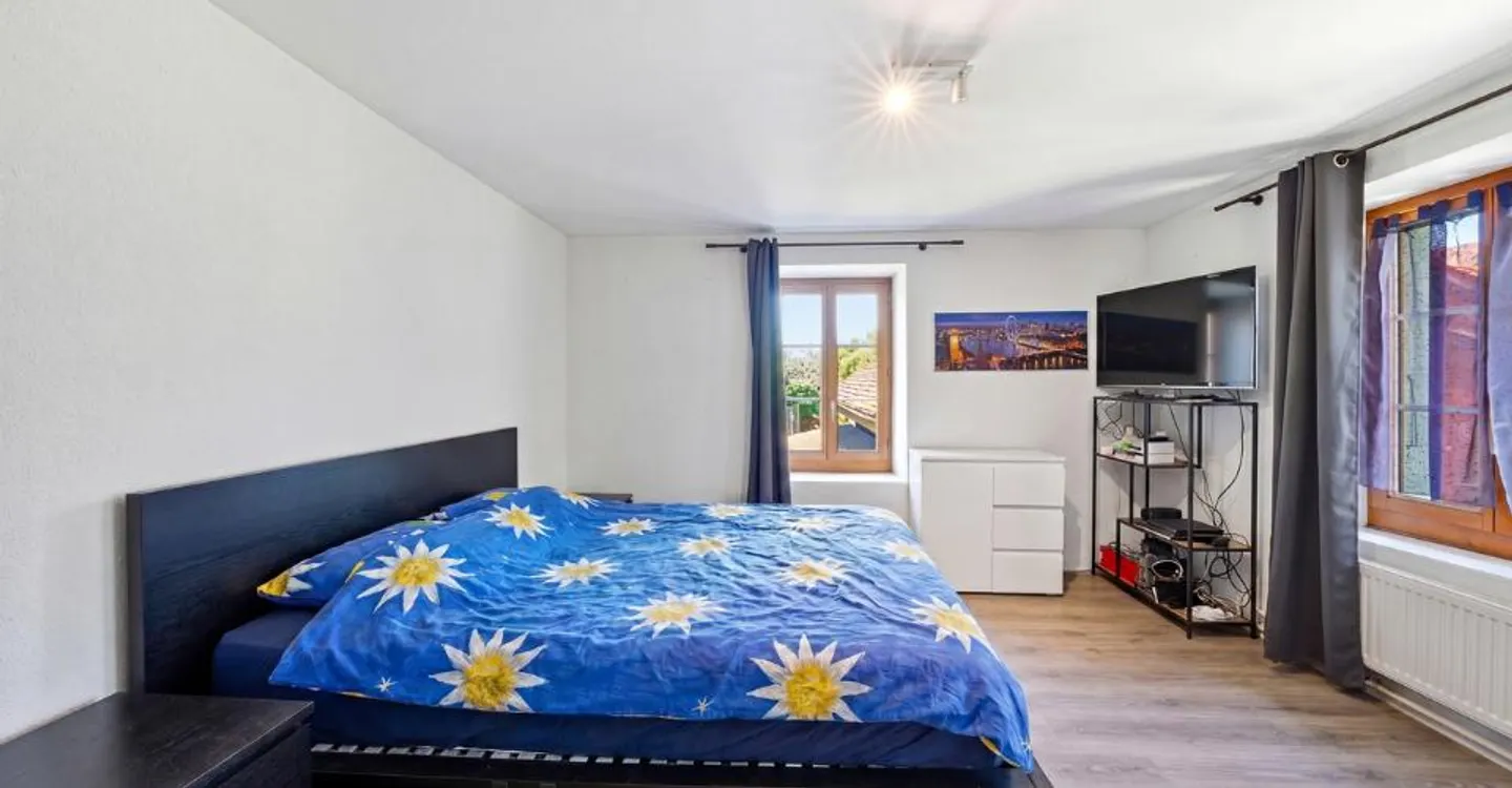 Incantevole appartamento duplex di 5,5 locali in una fattoria ristrutturata - Foto 8 di 11