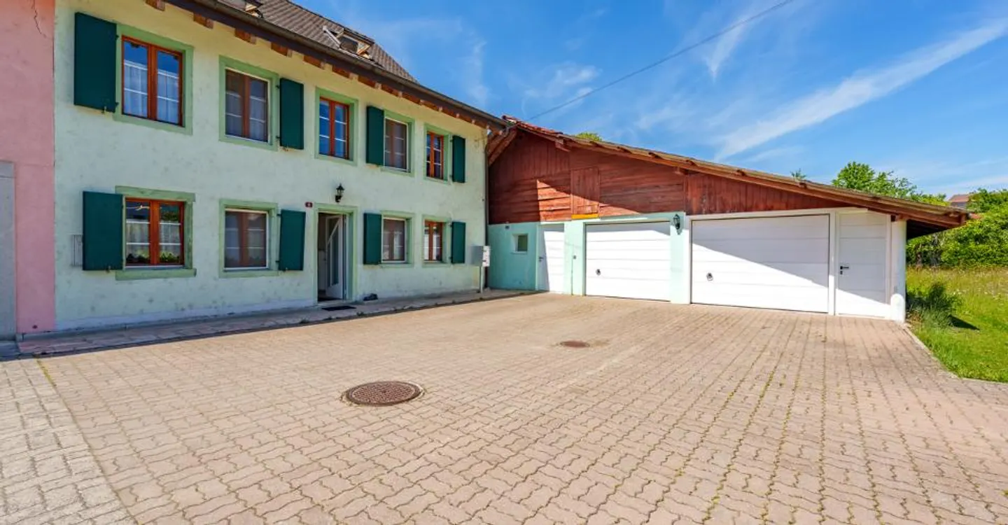 Incantevole appartamento duplex di 5,5 locali in una fattoria ristrutturata - Foto 1 di 11