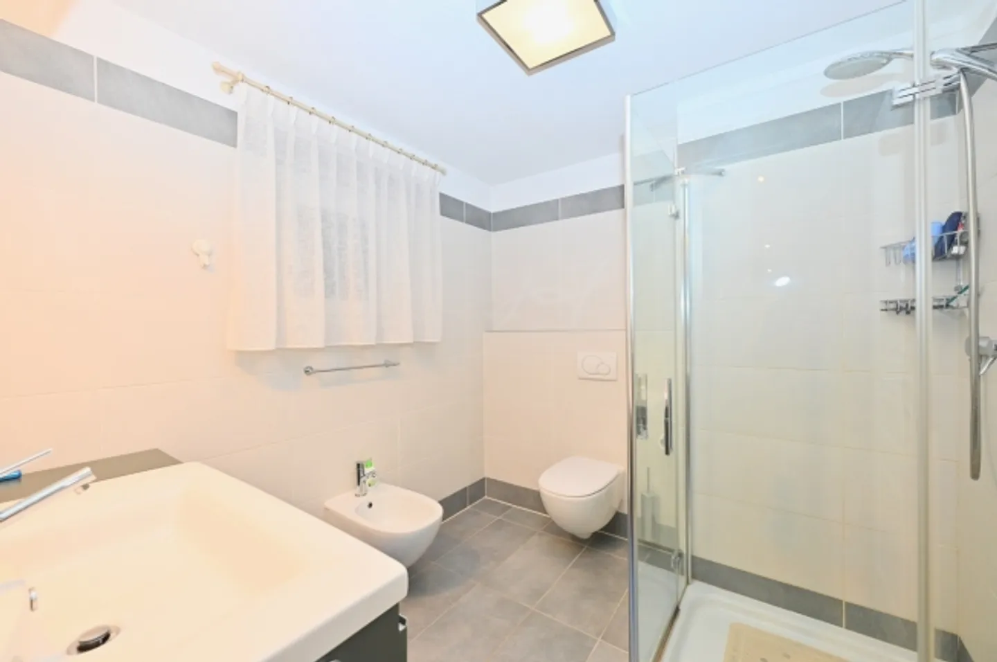 Modern Single-Family House with Garden and Panoramic View - Photo 13 of 18