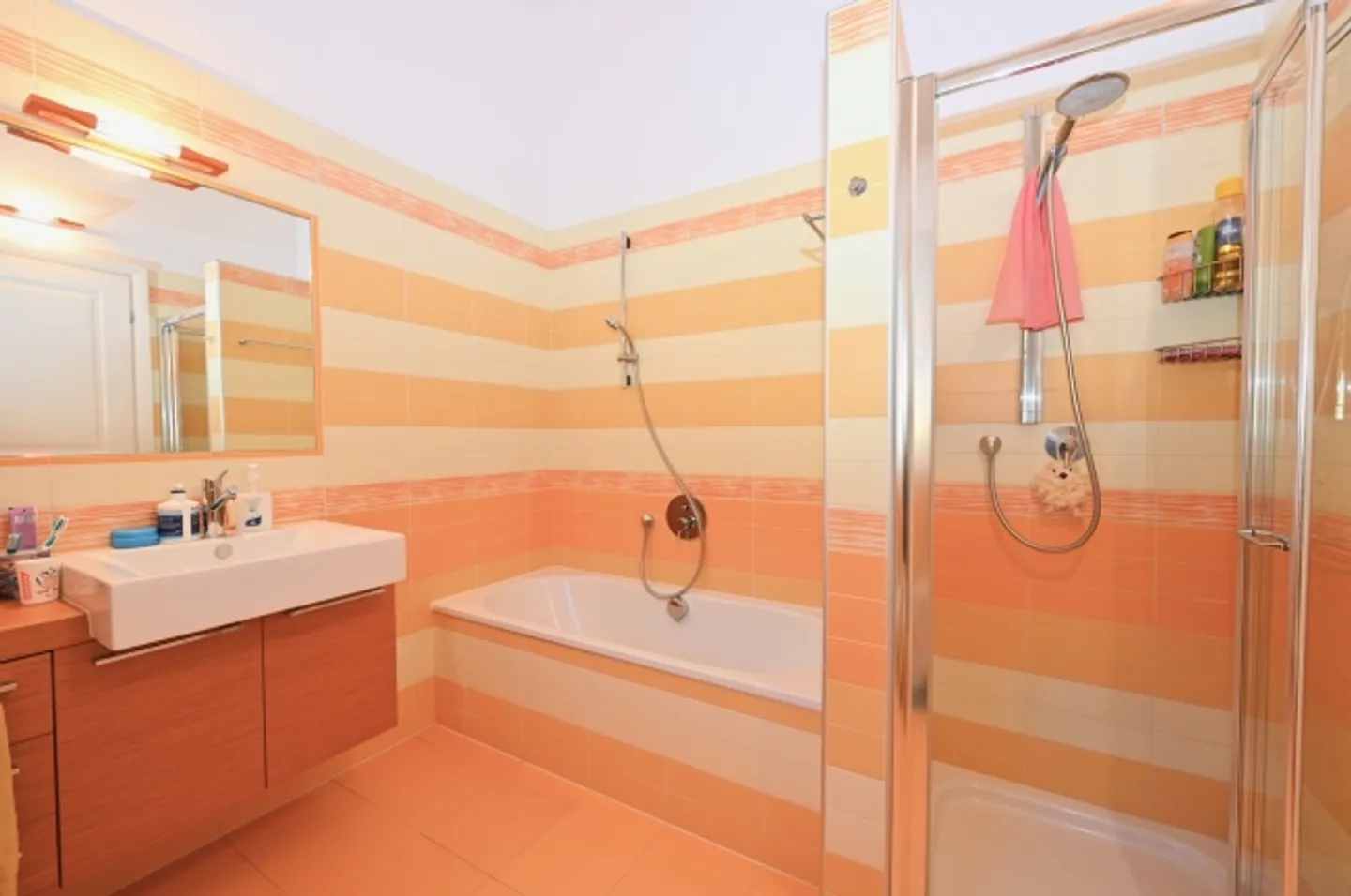 Modern Single-Family House with Garden and Panoramic View - Photo 12 of 18