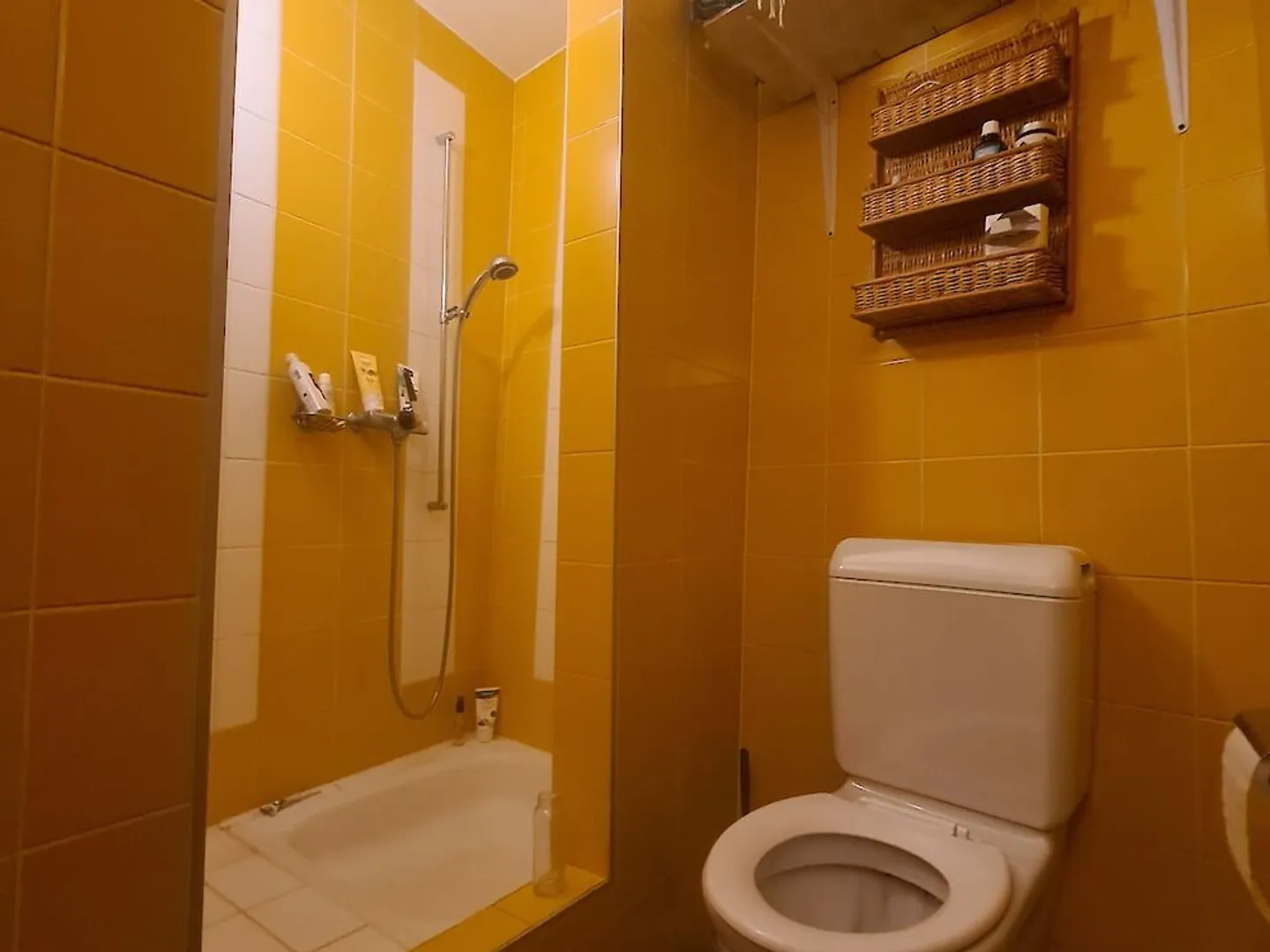 Spazio commerciale caratteristico e piccolo nella città vecchia di Friburgo - Foto 4 di 5