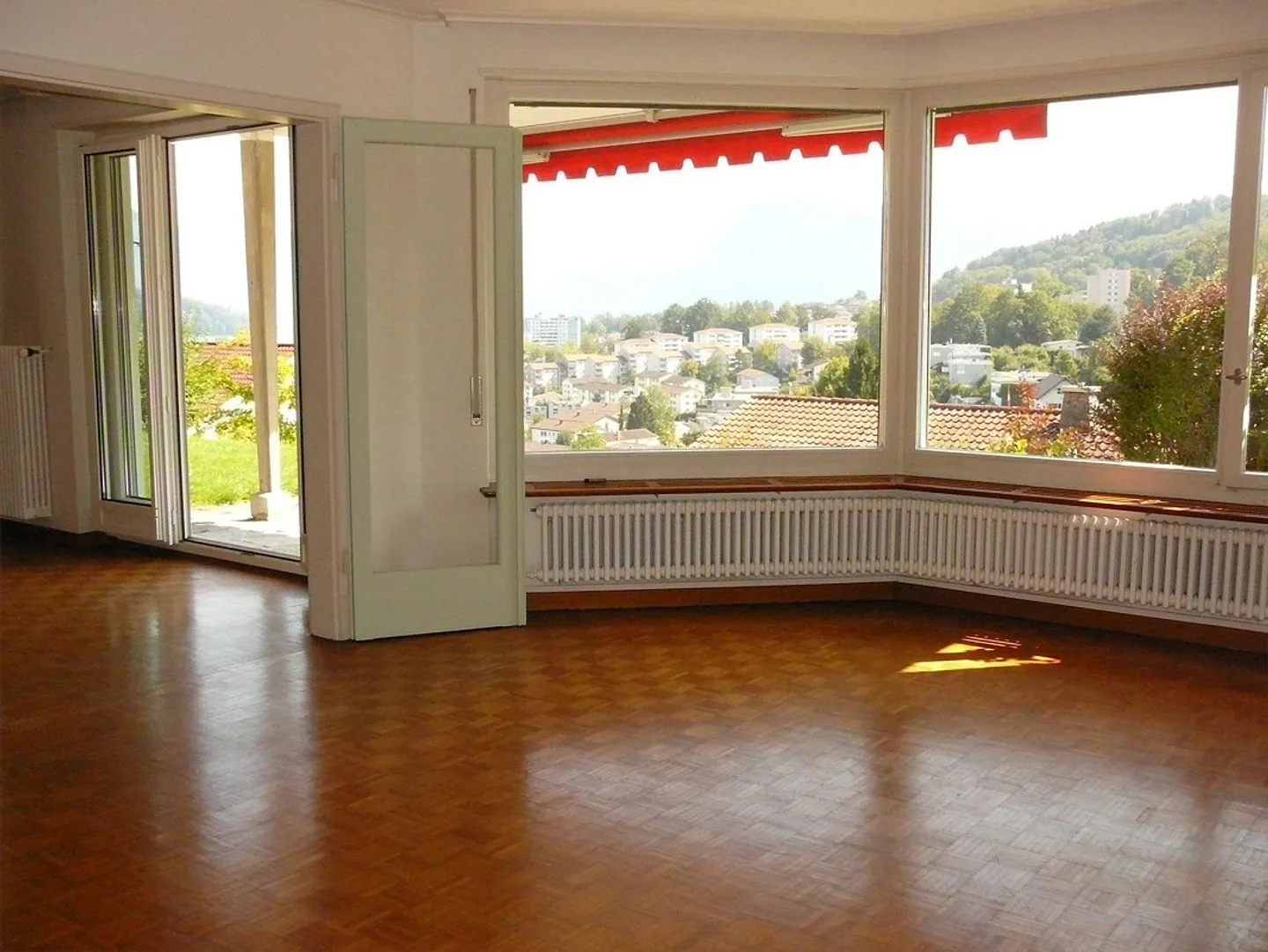 Appartement 4 pièces calme et lumineux avec vue panoramique - Photo 3 sur 11