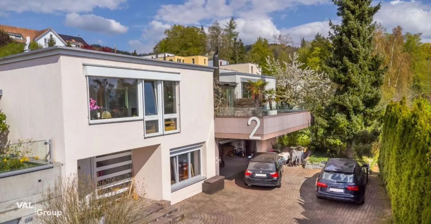 Charming terraced house in Wetzikon with exceptional space offerings - Photo 1 of 10