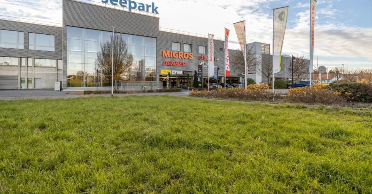 Attractive rental property on the 2nd floor of the Seepark shopping center - Photo 1 of 8