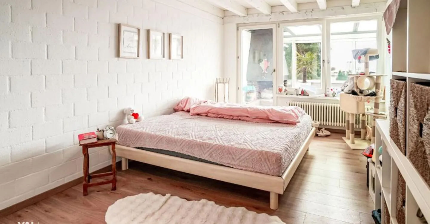 Charming terraced house in Wetzikon with exceptional space offerings - Photo 4 of 10