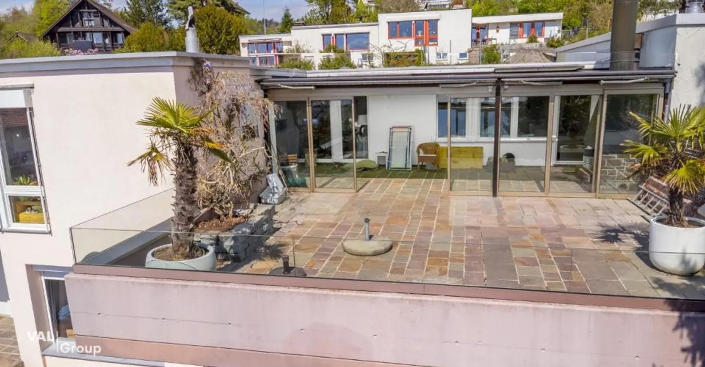 Charming terraced house in Wetzikon with exceptional space offerings - Photo 8 of 10