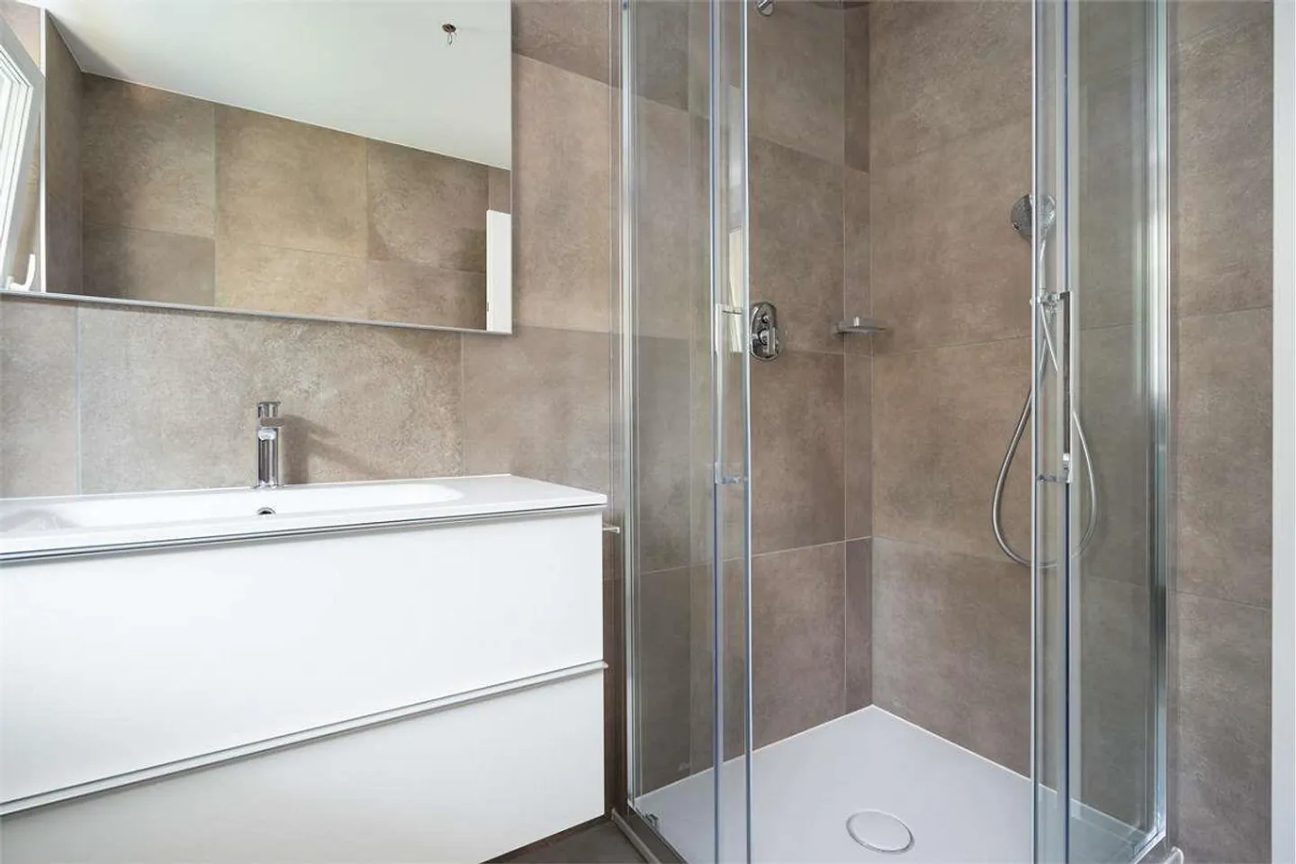 MODERN 2,5 ZIMMER MIT PRIVATGARTEN - EINKOMMENSOBJEKT - Foto 8 von 10