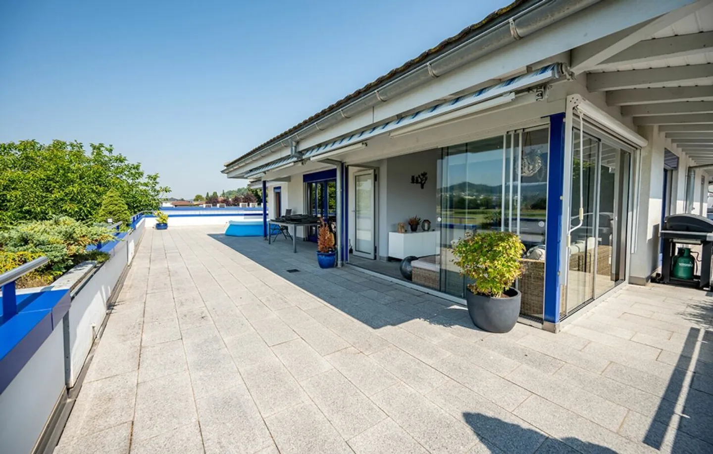 Proprietà commerciale con uffici, produzione, magazzino e appartamento loft esclusivo - Foto 12 di 18