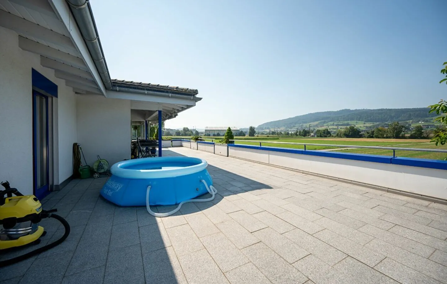 Proprietà commerciale con uffici, produzione, magazzino e appartamento loft esclusivo - Foto 13 di 18