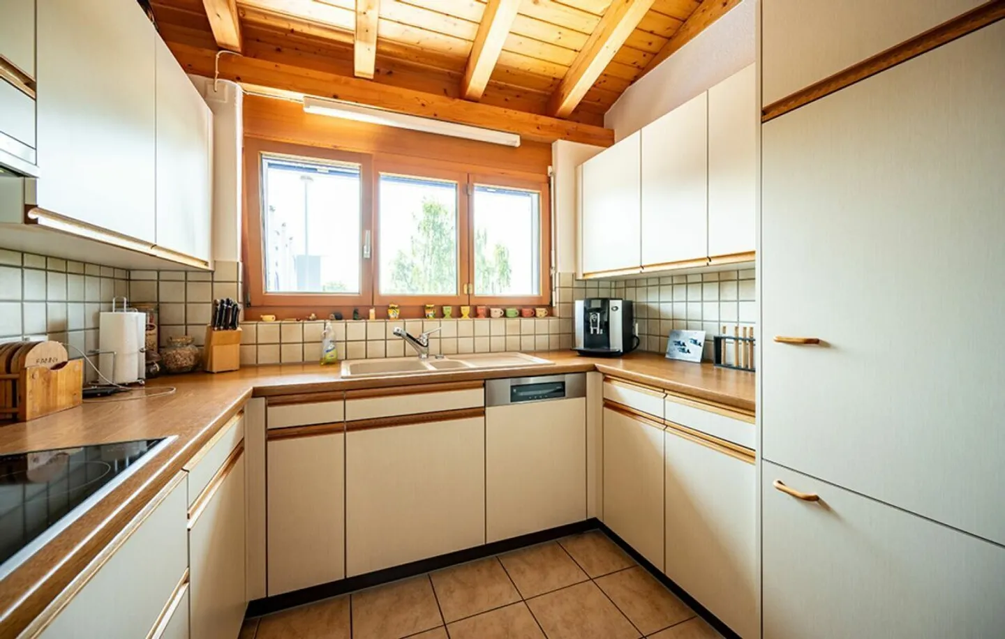 Proprietà commerciale con uffici, produzione, magazzino e appartamento loft esclusivo - Foto 17 di 18