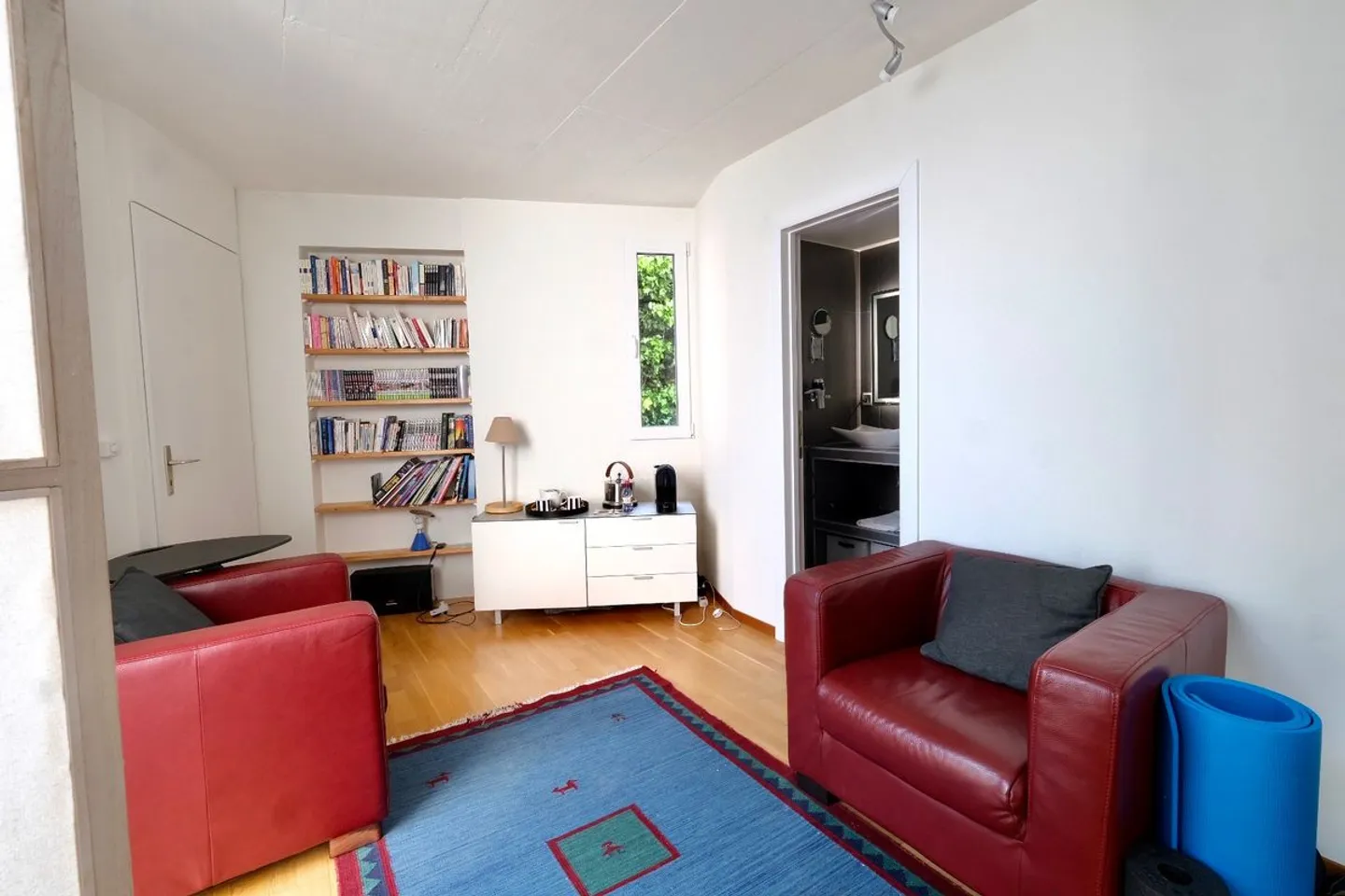 Charming Townhouse with Lake View - Photo 9 of 12