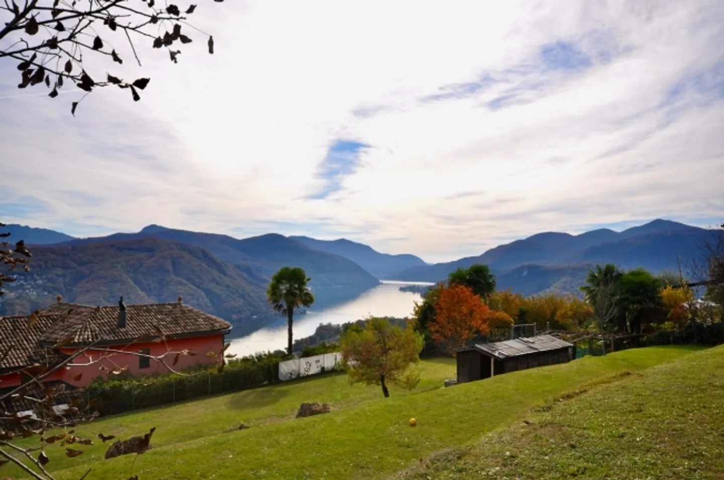 Building plot of 1,150 m² with a view of Lake Lugano in Vernate - Photo 1 of 7
