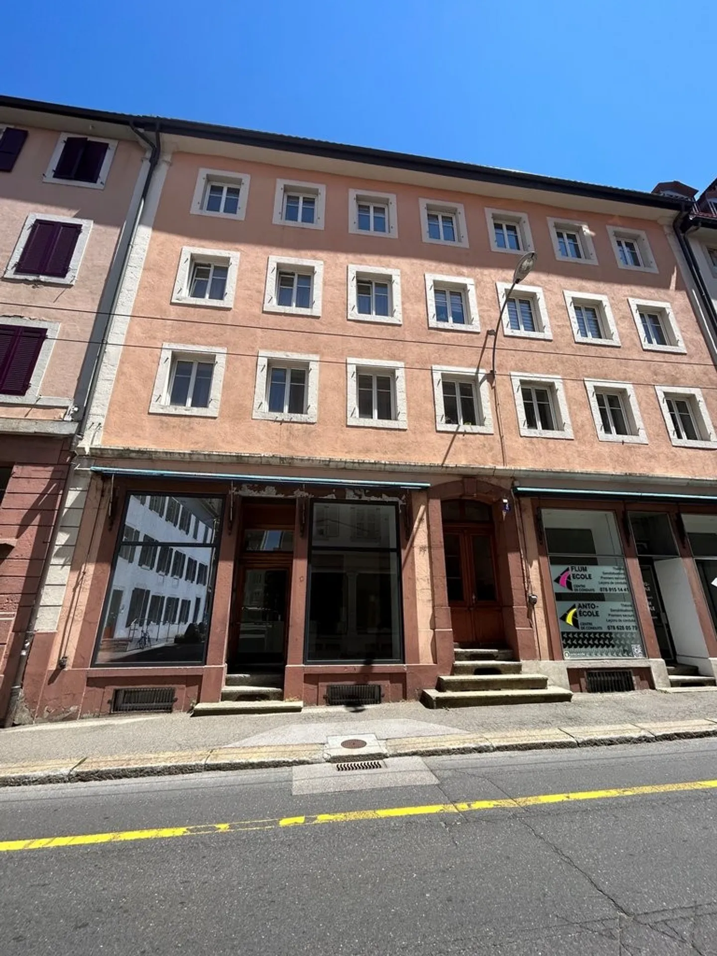 Superb commercial space with windows, fully renovated - Photo 7 of 8