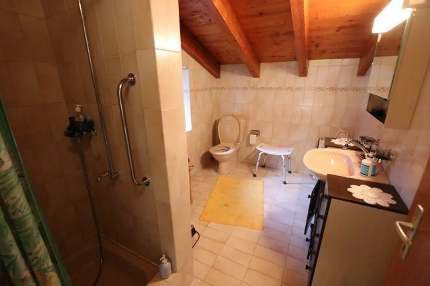 Casa bifamilare con due negozi - Foto 11 di 33