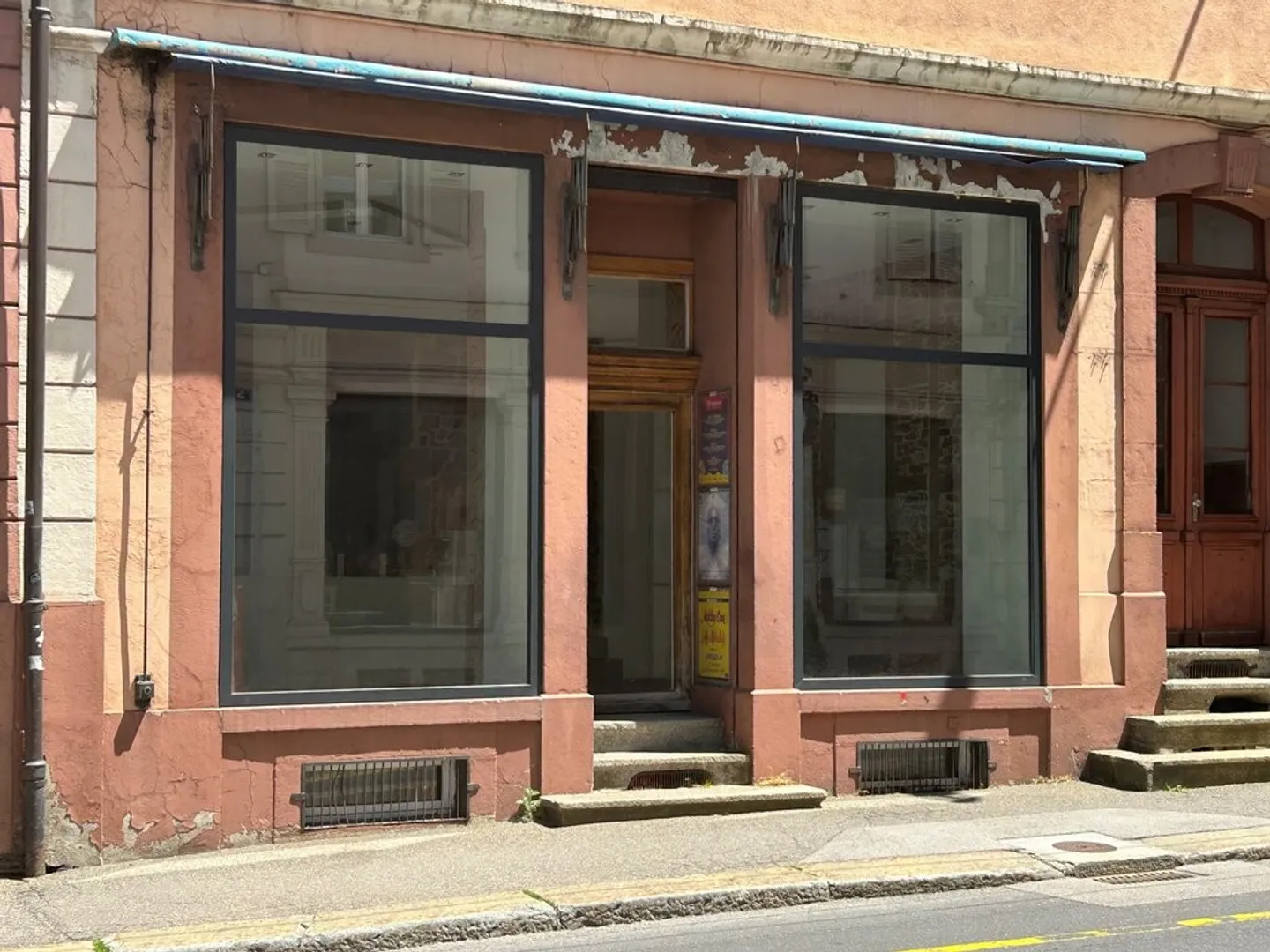 Superb commercial space with windows, fully renovated - Photo 8 of 8