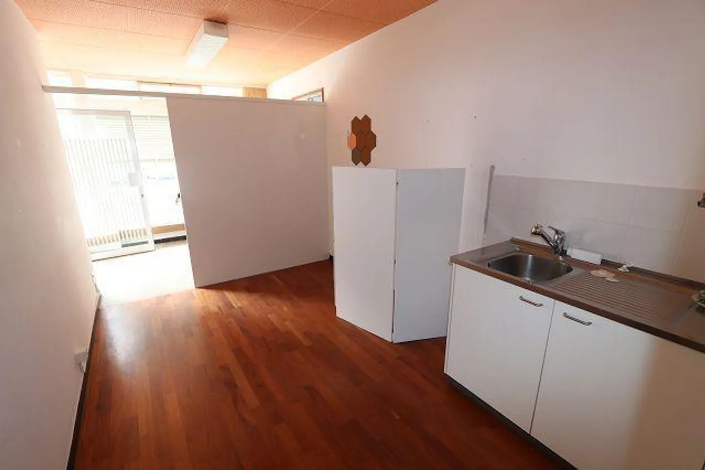 Casa bifamilare con due negozi - Foto 25 di 33