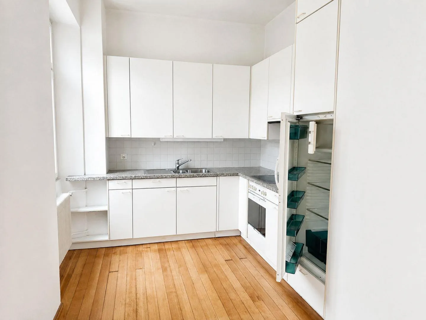 Appartement lumineux de 3,5 pièces avec balcon habitable au centre de Chiasso - Photo 2 sur 9