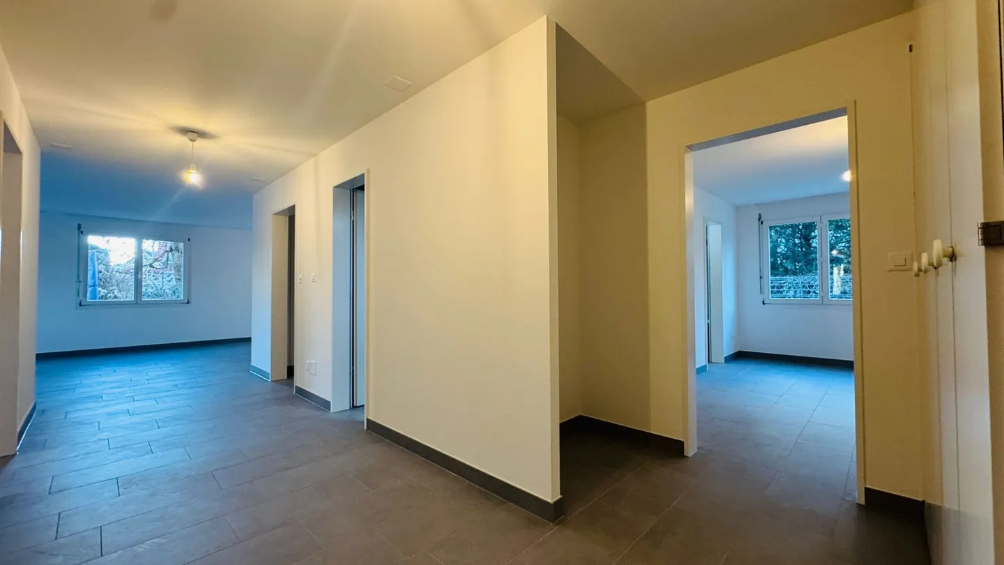 Ampio appartamento di 4½ locali con terrazza e due posti auto in garage sotterraneo - Foto 1 di 25