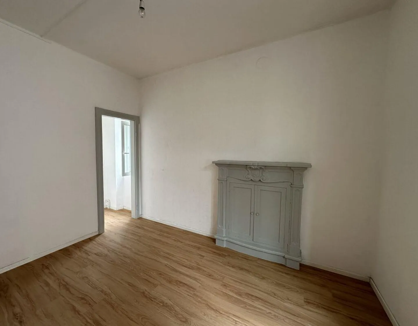 Appartement lumineux de 3,5 pièces avec balcon habitable au centre de Chiasso - Photo 6 sur 9