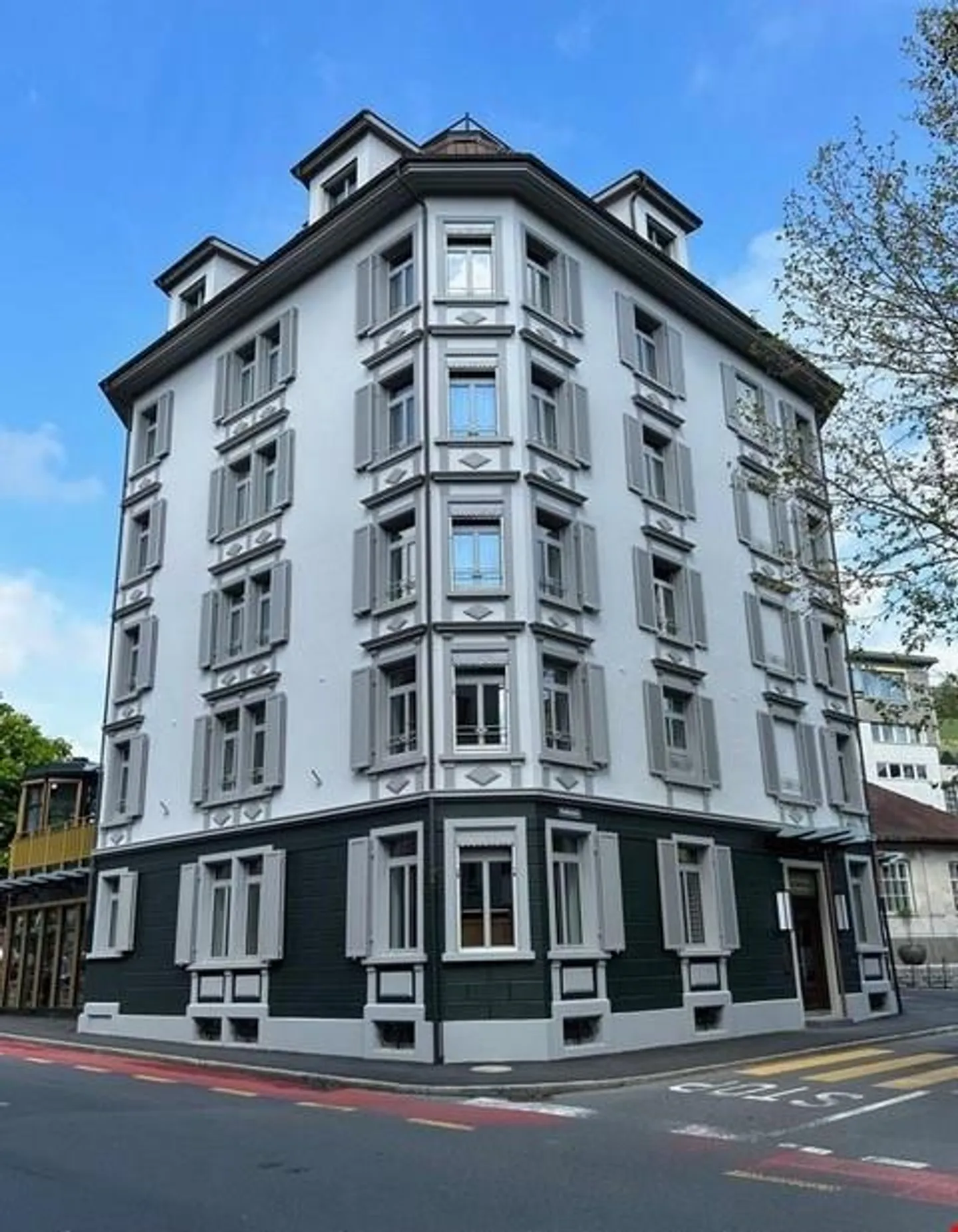 Nuovo studio arredato in una posizione molto centrale a Kriens - Foto 6 di 8