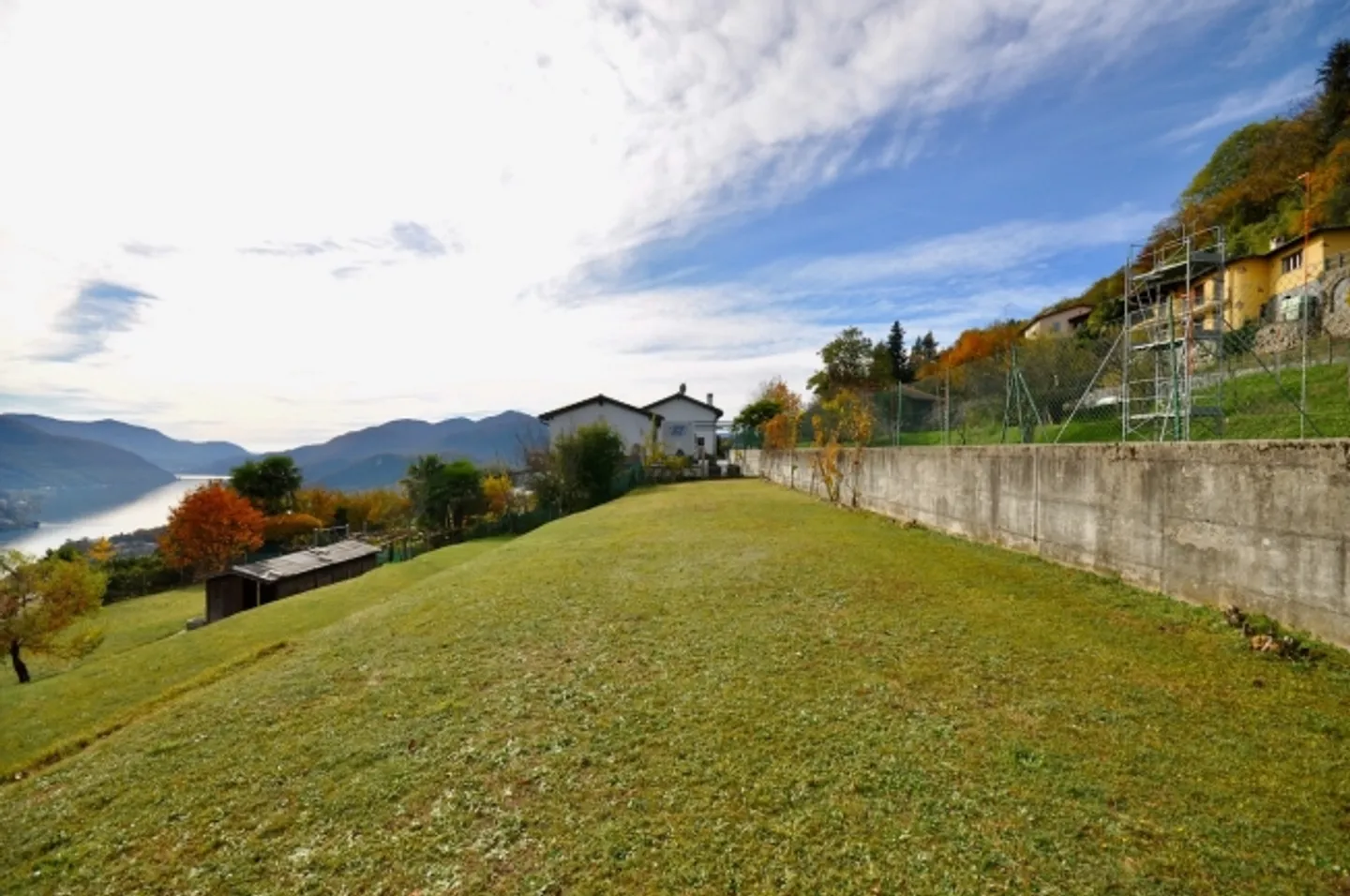 Building plot of 1,150 m² with a view of Lake Lugano in Vernate - Photo 4 of 7