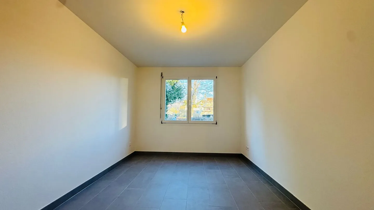 Ampio appartamento di 4½ locali con terrazza e due posti auto in garage sotterraneo - Foto 10 di 25