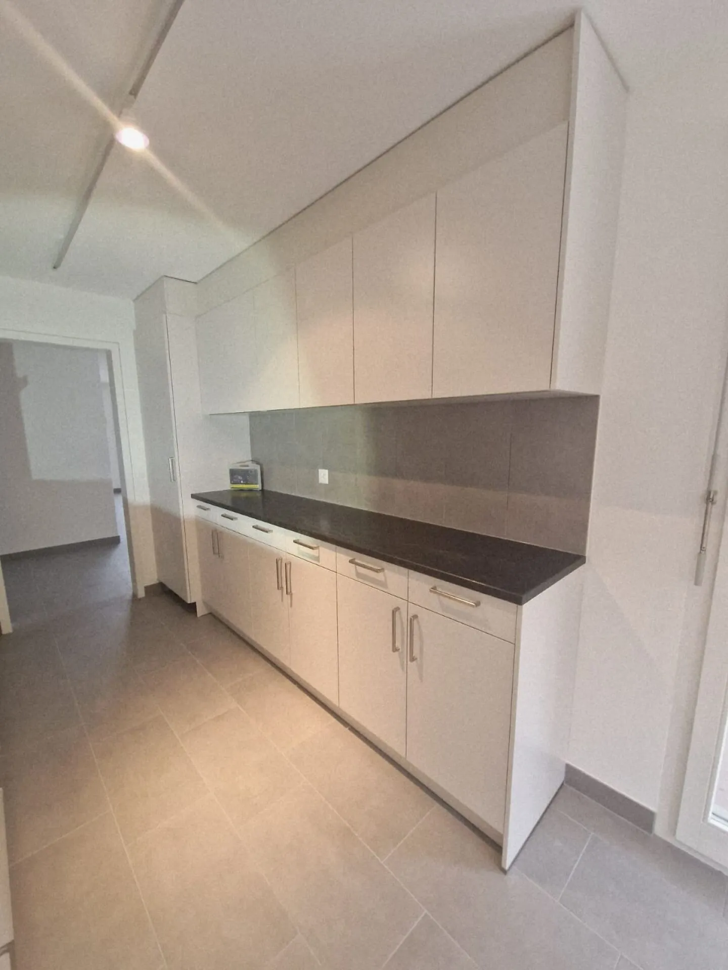 Ampio appartamento di 4½ locali con terrazza e due posti auto in garage sotterraneo - Foto 15 di 25