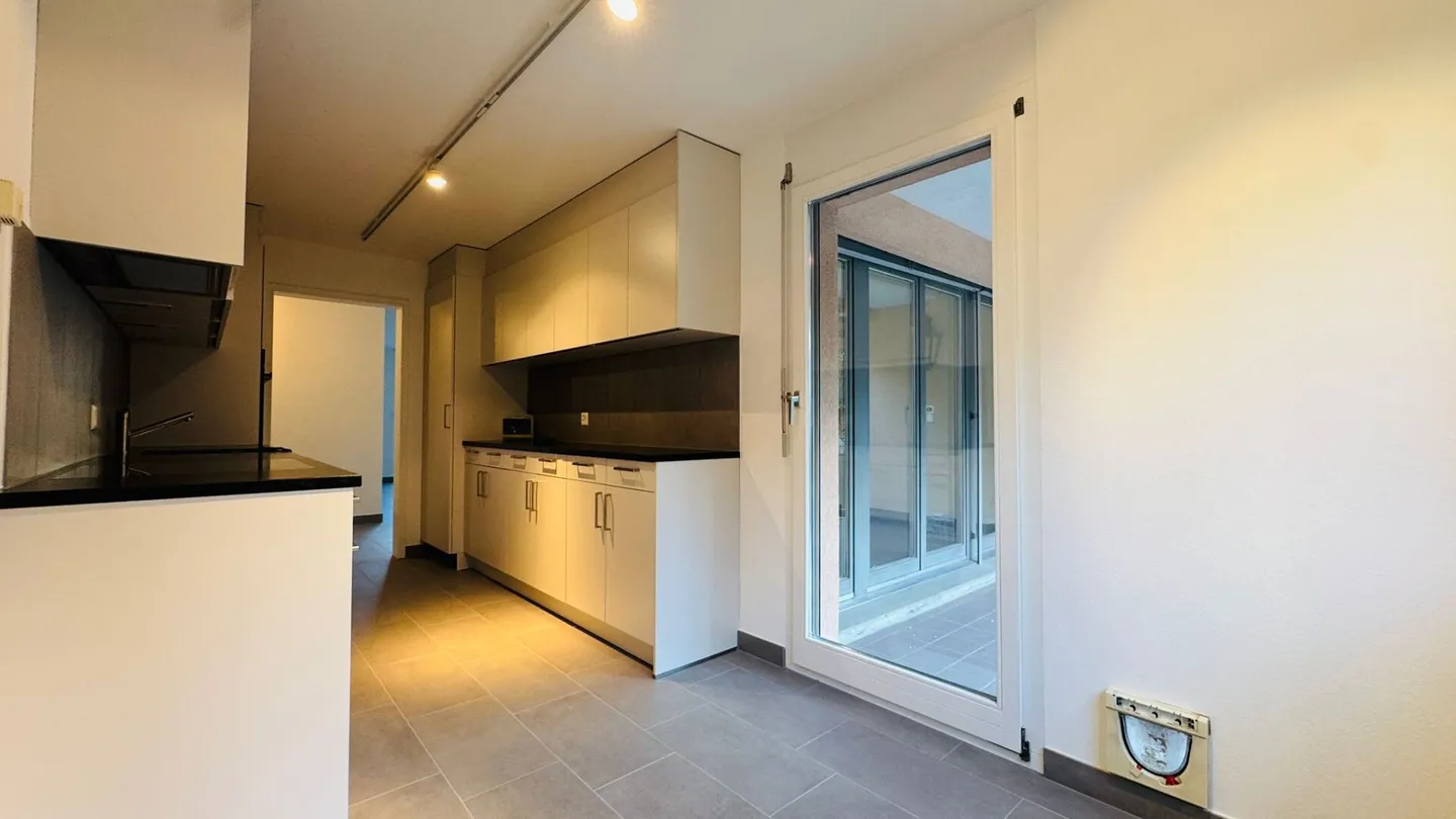 Ampio appartamento di 4½ locali con terrazza e due posti auto in garage sotterraneo - Foto 16 di 25