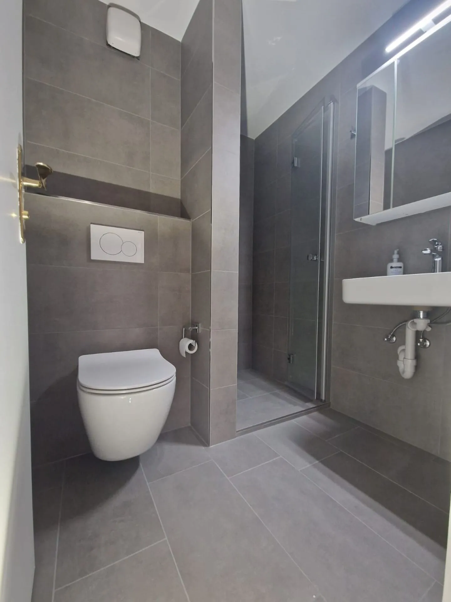 Ampio appartamento di 4½ locali con terrazza e due posti auto in garage sotterraneo - Foto 17 di 25