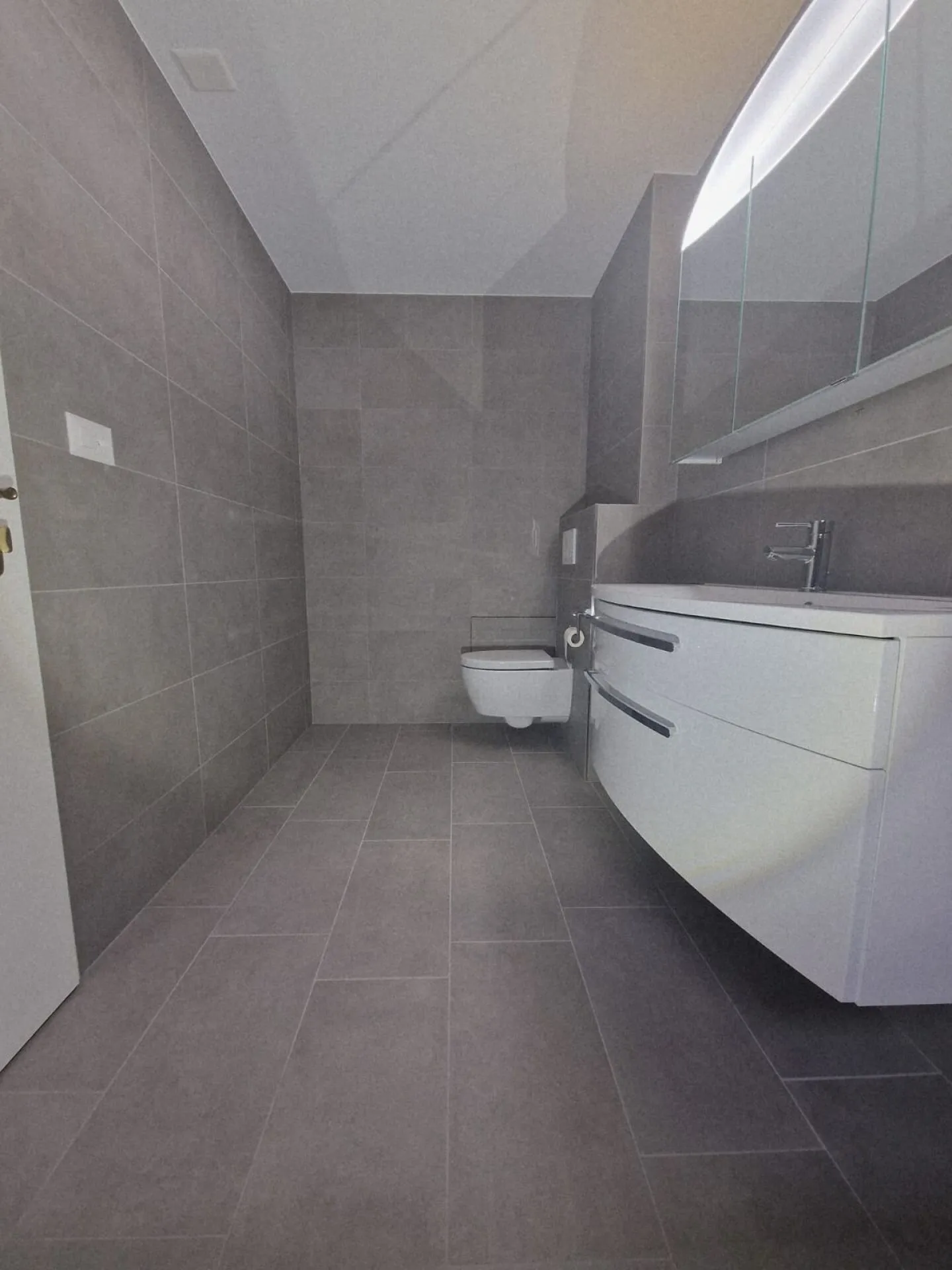 Ampio appartamento di 4½ locali con terrazza e due posti auto in garage sotterraneo - Foto 18 di 25