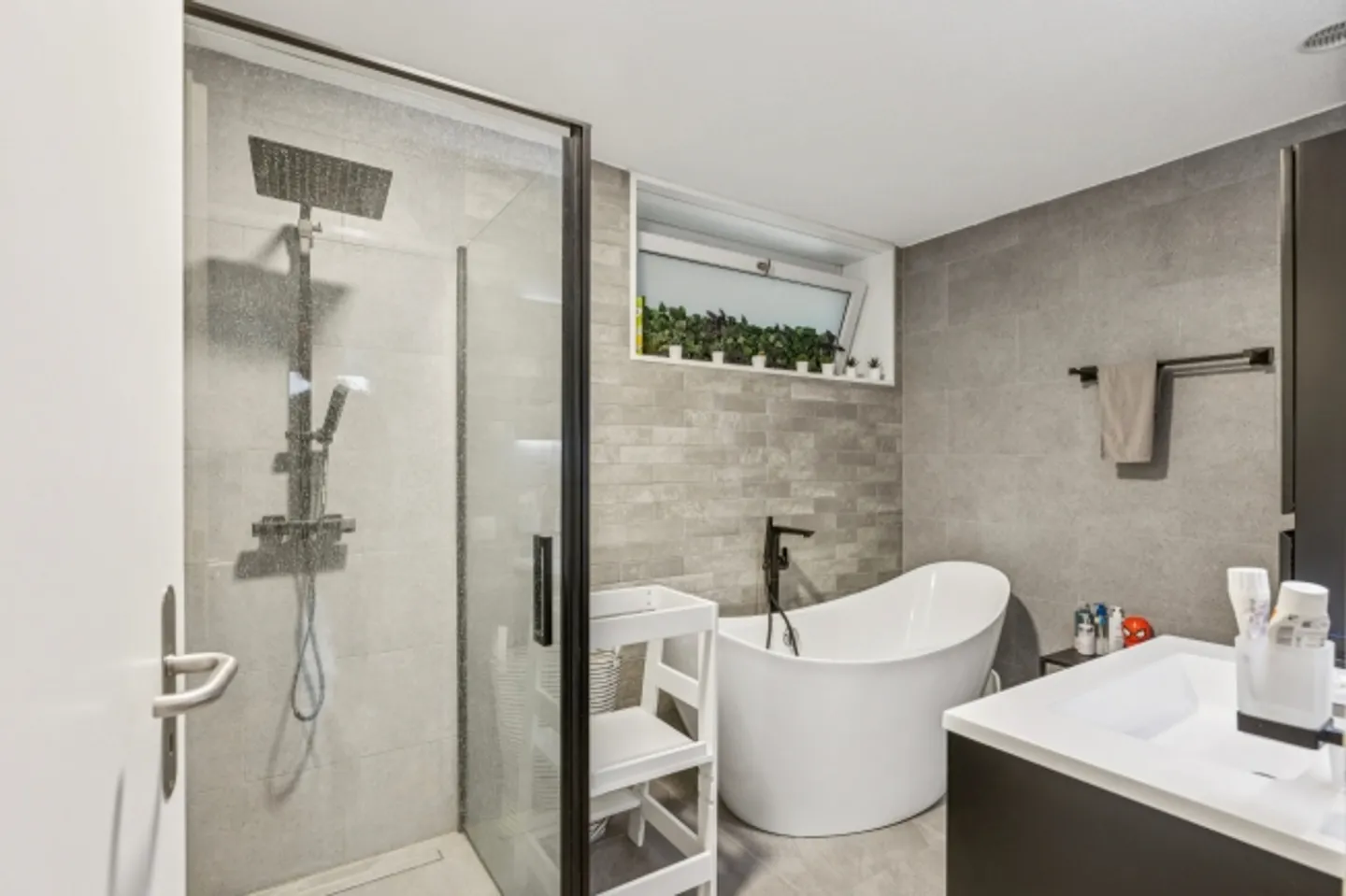 Modern 3.5-room garden apartment – Stylish, renovated & Minergie-efficient - Photo 10 of 13