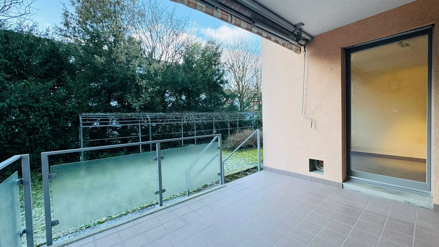 Ampio appartamento di 4½ locali con terrazza e due posti auto in garage sotterraneo - Foto 21 di 25