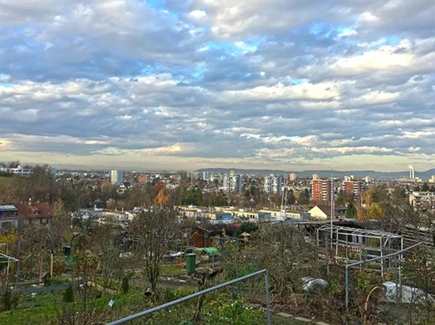 «BINNINGEN - EINFAMILIENHAUS AN TOP LAGE - 7 ZIMMER» - Foto 1 von 5