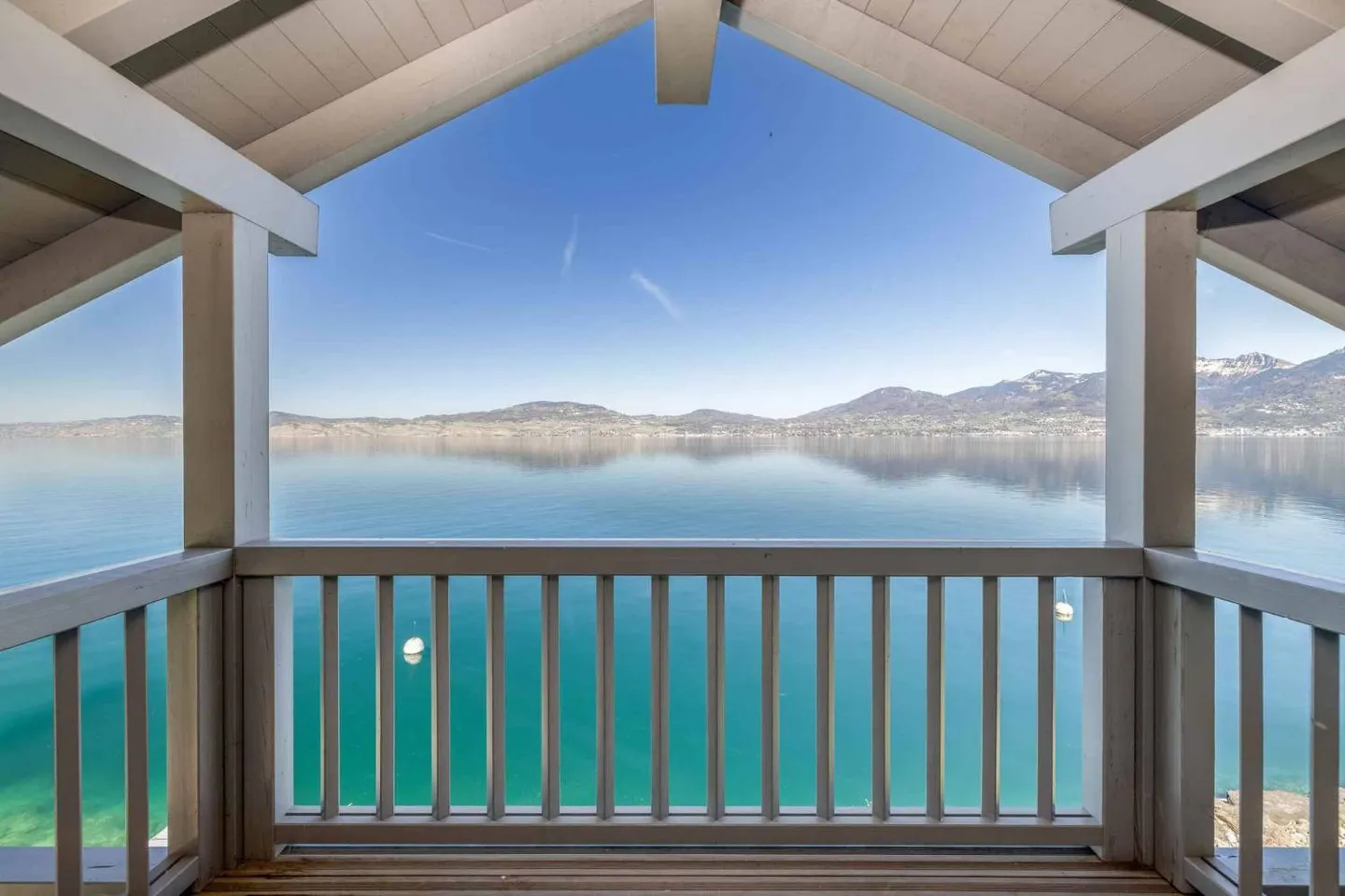 Moderne Villa direkt am Wasser - Foto 2 von 11