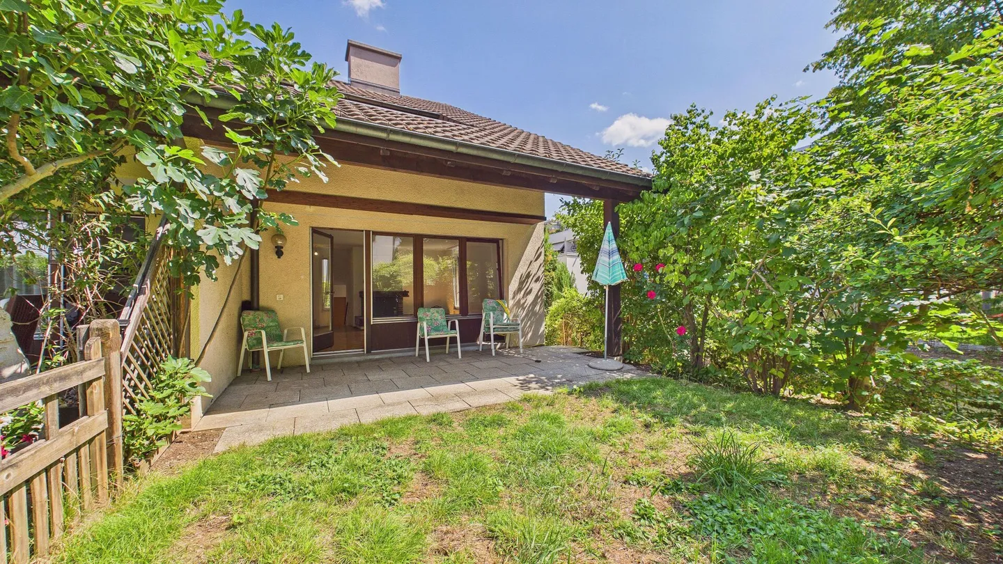 Charming 4.5-room semi-detached house with new kitchen, garden and fireplace - Photo 1 of 18