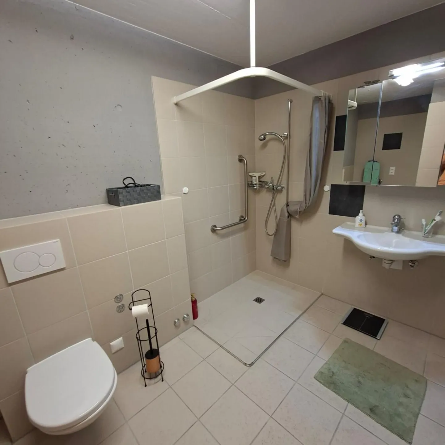 2.5 Room Apartment - Photo 3 of 8
