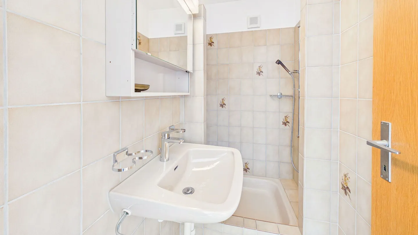 Charming 4.5-room semi-detached house with new kitchen, garden and fireplace - Photo 13 of 18