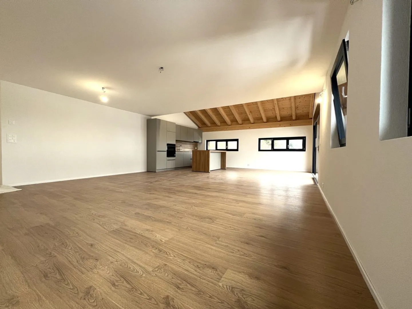 Magnificent Neubauwohnung 4.5 Zimmer / 3 Schlafzimmer / 1 Balkon / 2 Parkplätze - Foto 1 di 13