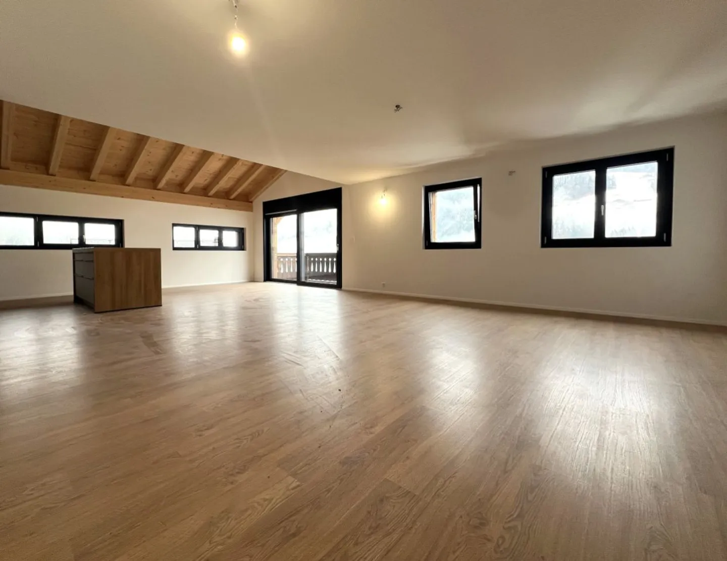 Magnificent Neubauwohnung 4.5 Zimmer / 3 Schlafzimmer / 1 Balkon / 2 Parkplätze - Foto 2 di 13