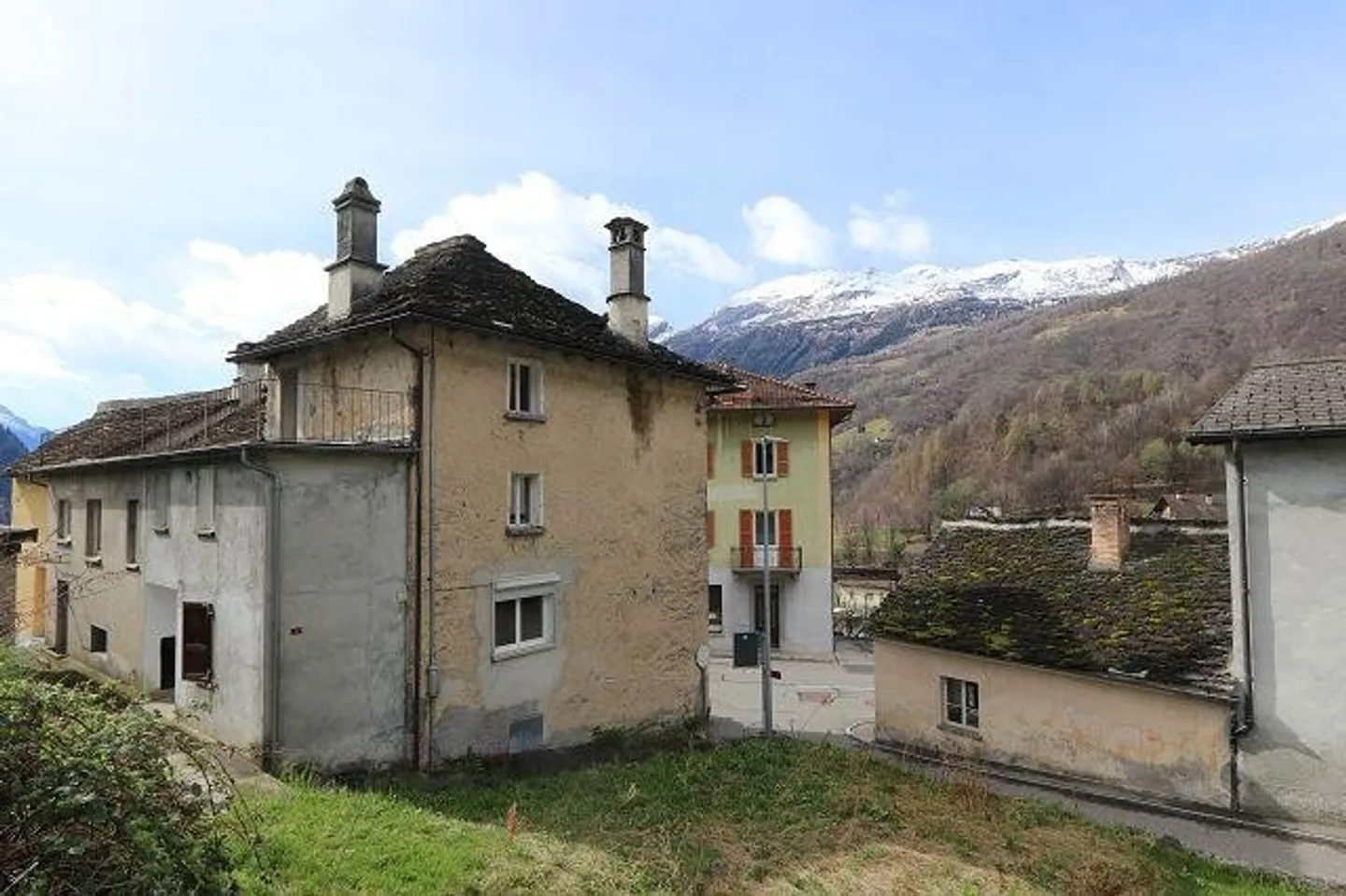 Chalet Charmant en Emplacement Ensoleillé - Photo 1 sur 26