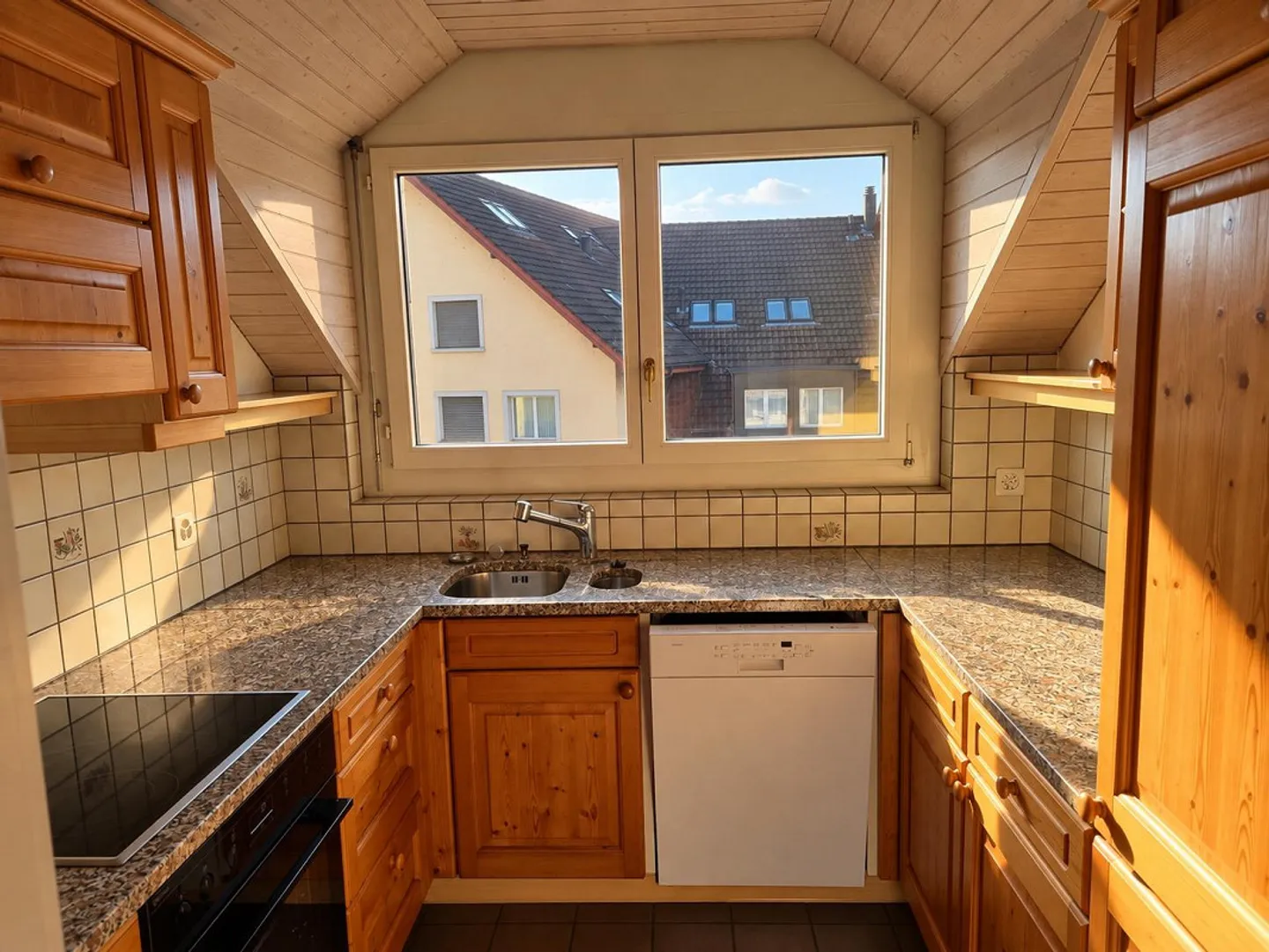 Living with charm, centrally located with gallery and plenty of space - Photo 2 of 6