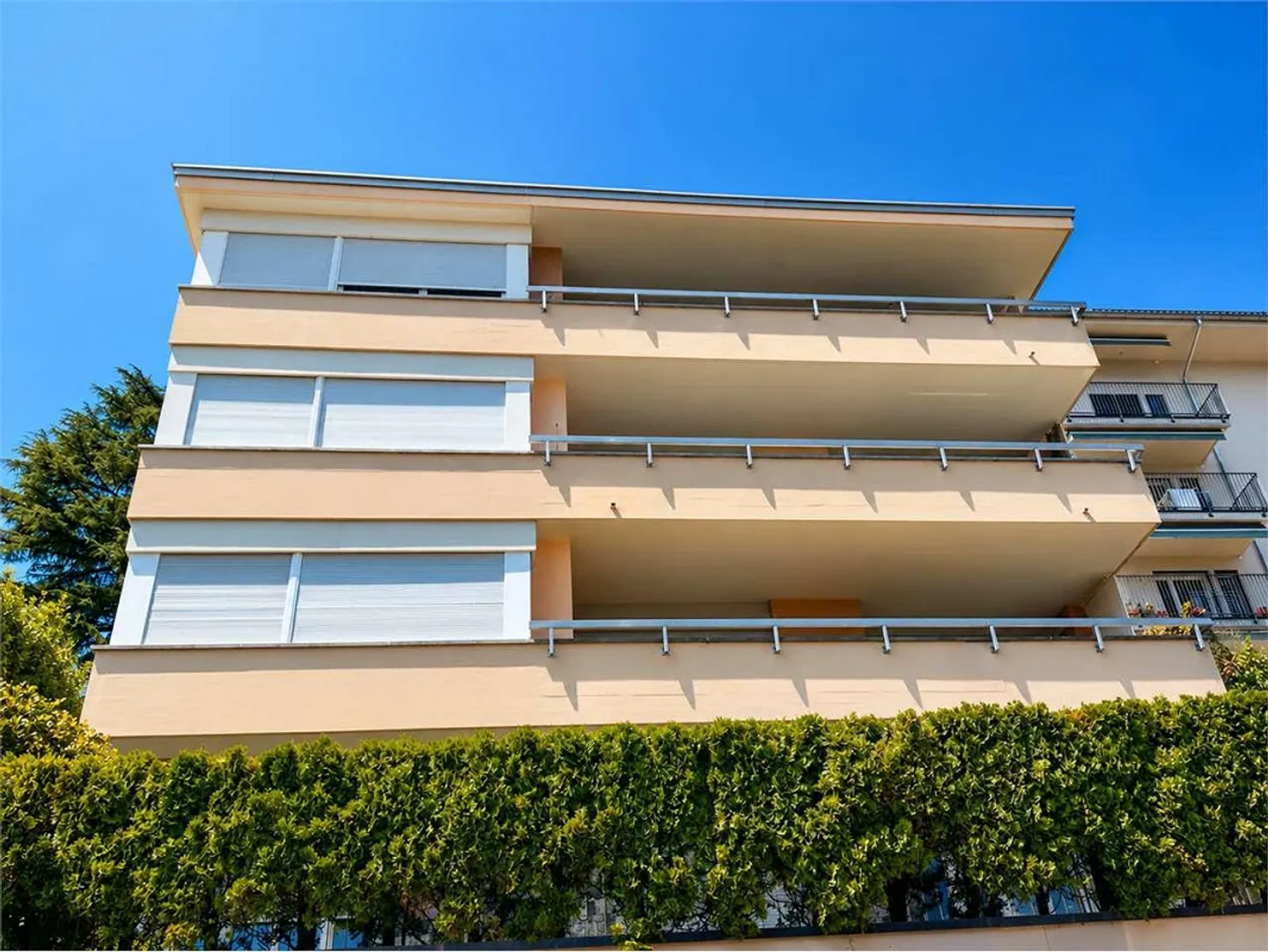 Spacious apartment with private garden and lake view in Massagno - Photo 11 of 13