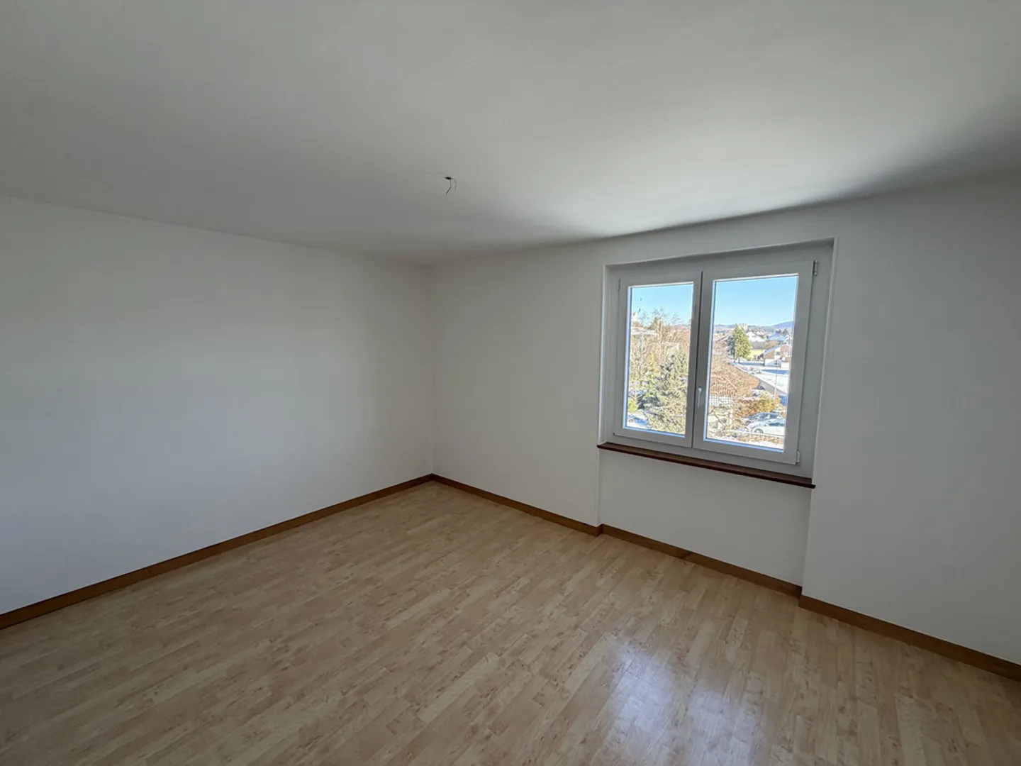 Lumineux et rénové avec un grand balcon - Photo 6 sur 11